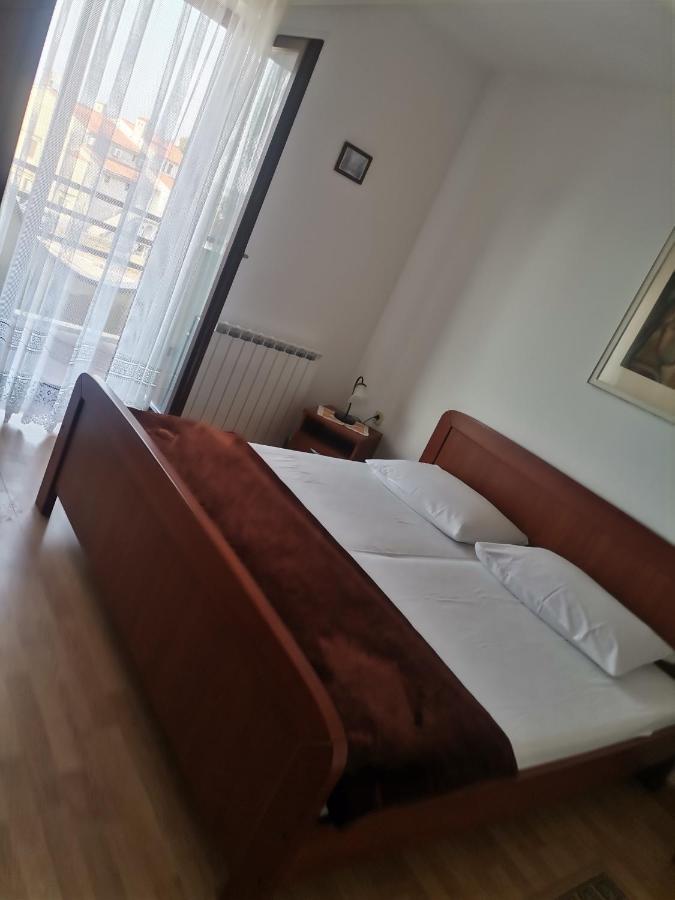 Apartments Petrica Malinska Buitenkant foto