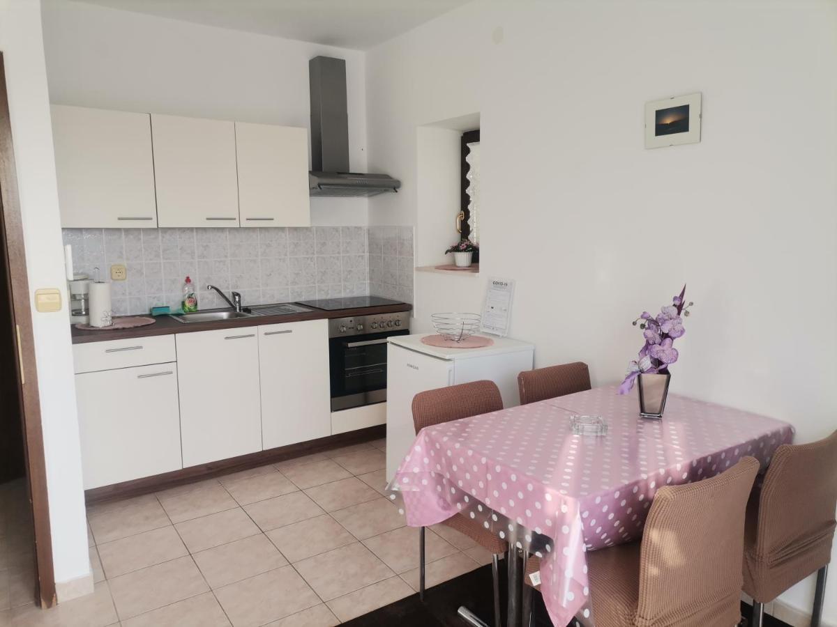 Apartments Petrica Malinska Buitenkant foto
