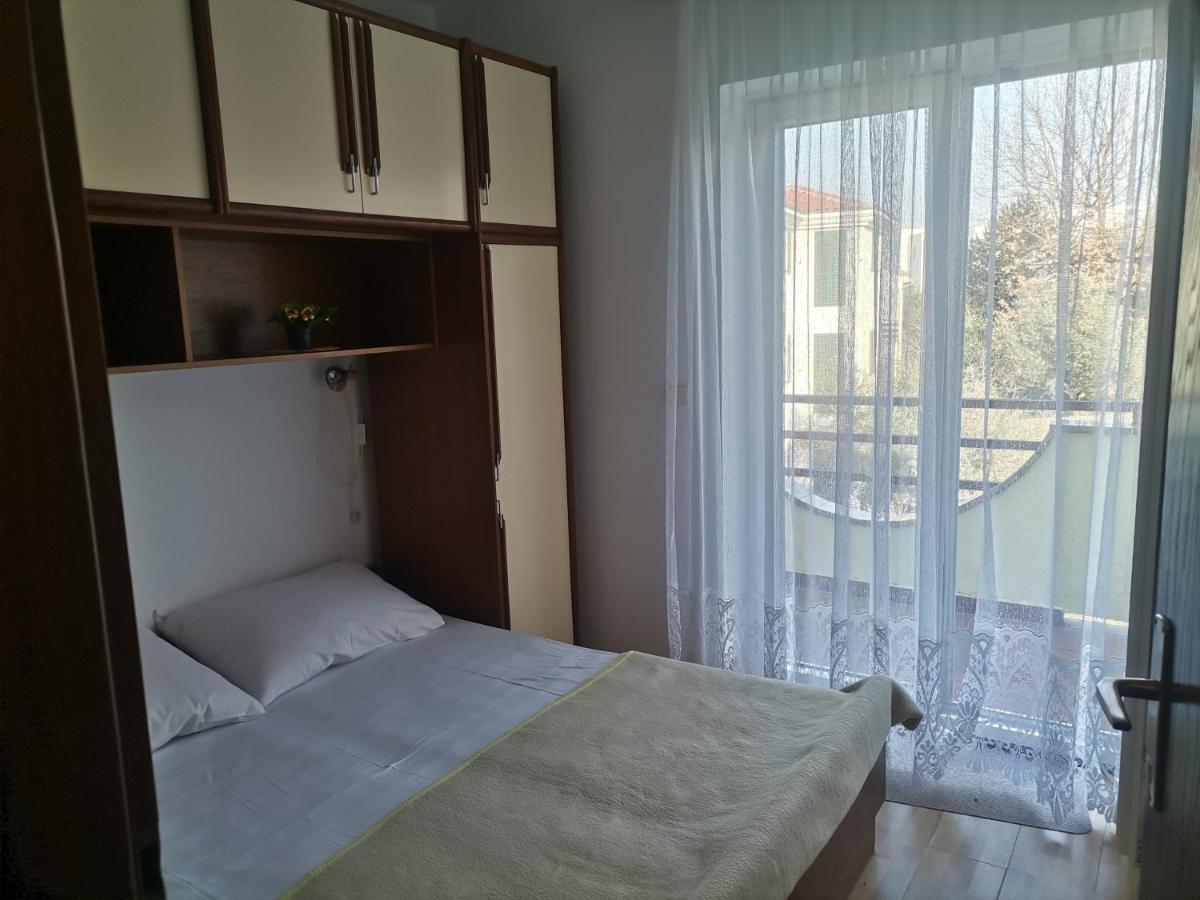 Apartments Petrica Malinska Buitenkant foto